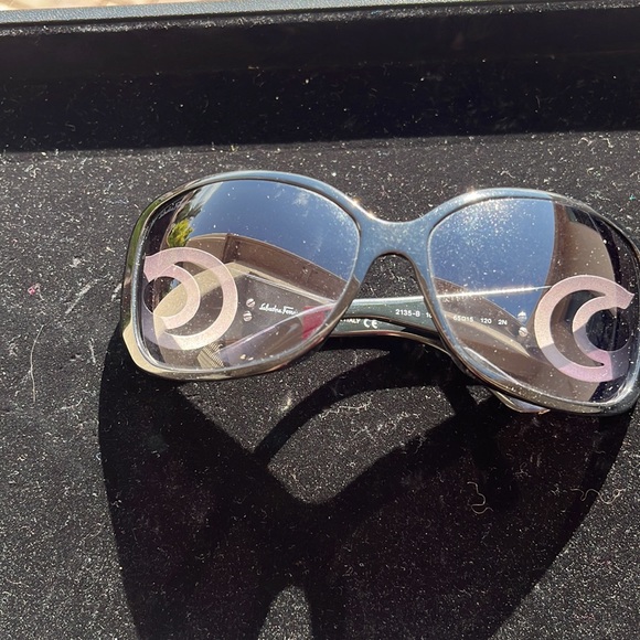 Salvatore Ferragamo sunglasses with rhinestone temple - Picture 2 of 7